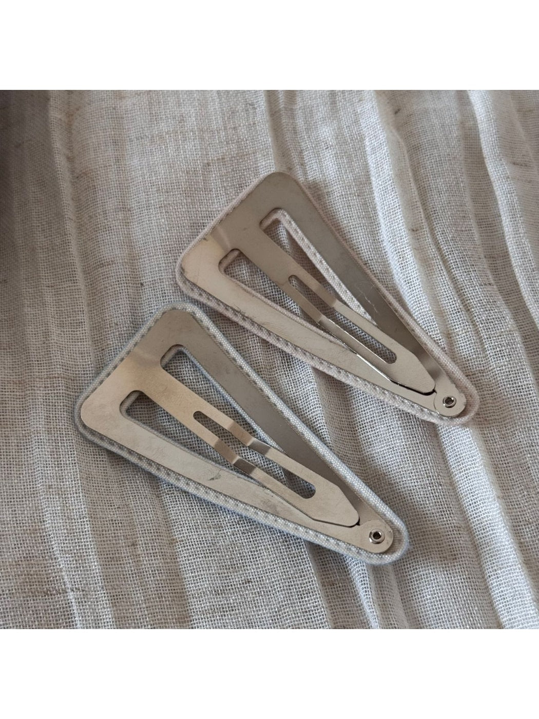 Beau - Fabric Cutout Triangle Hair Clip