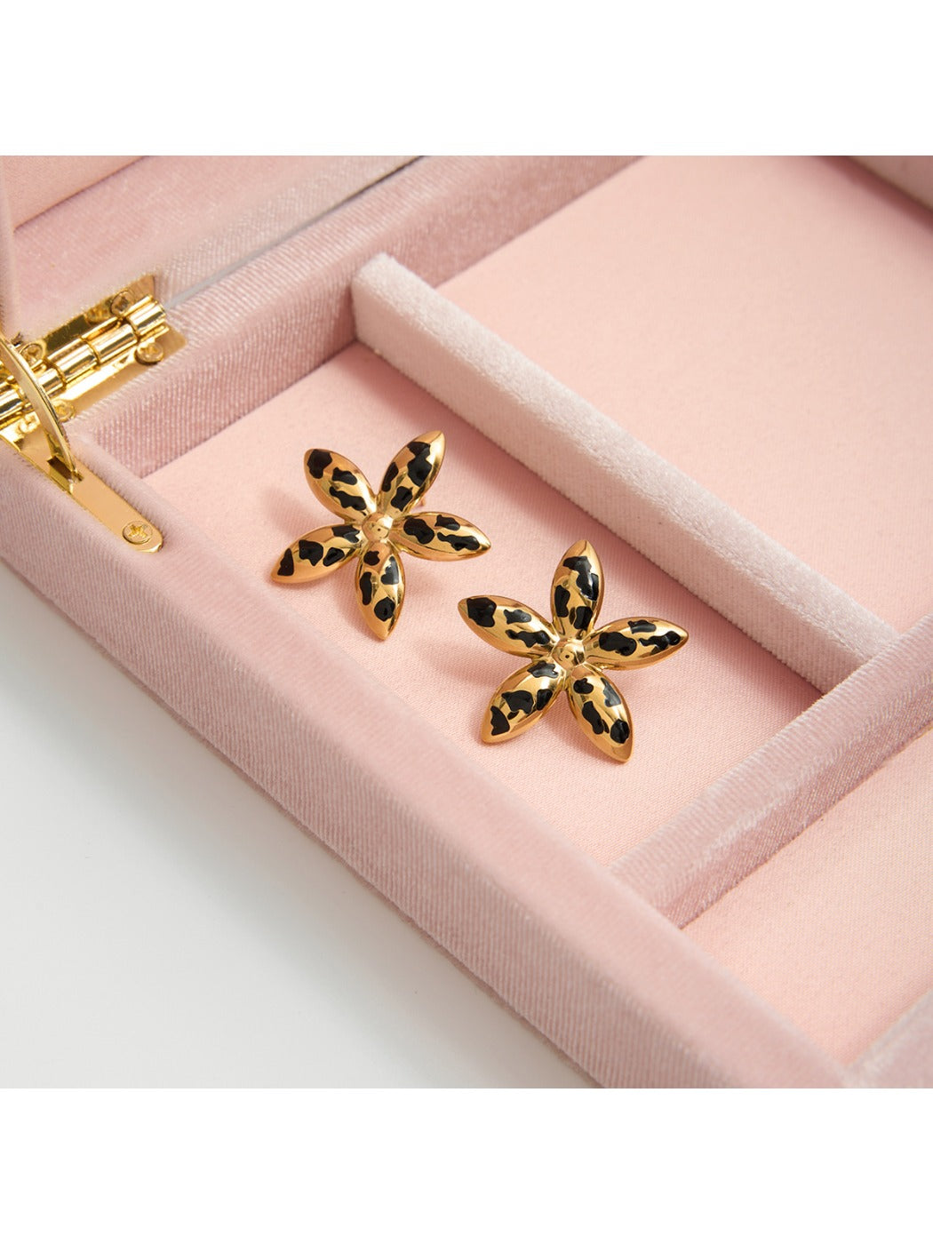 Earedge - Minimalist Floral Leopard Earrings