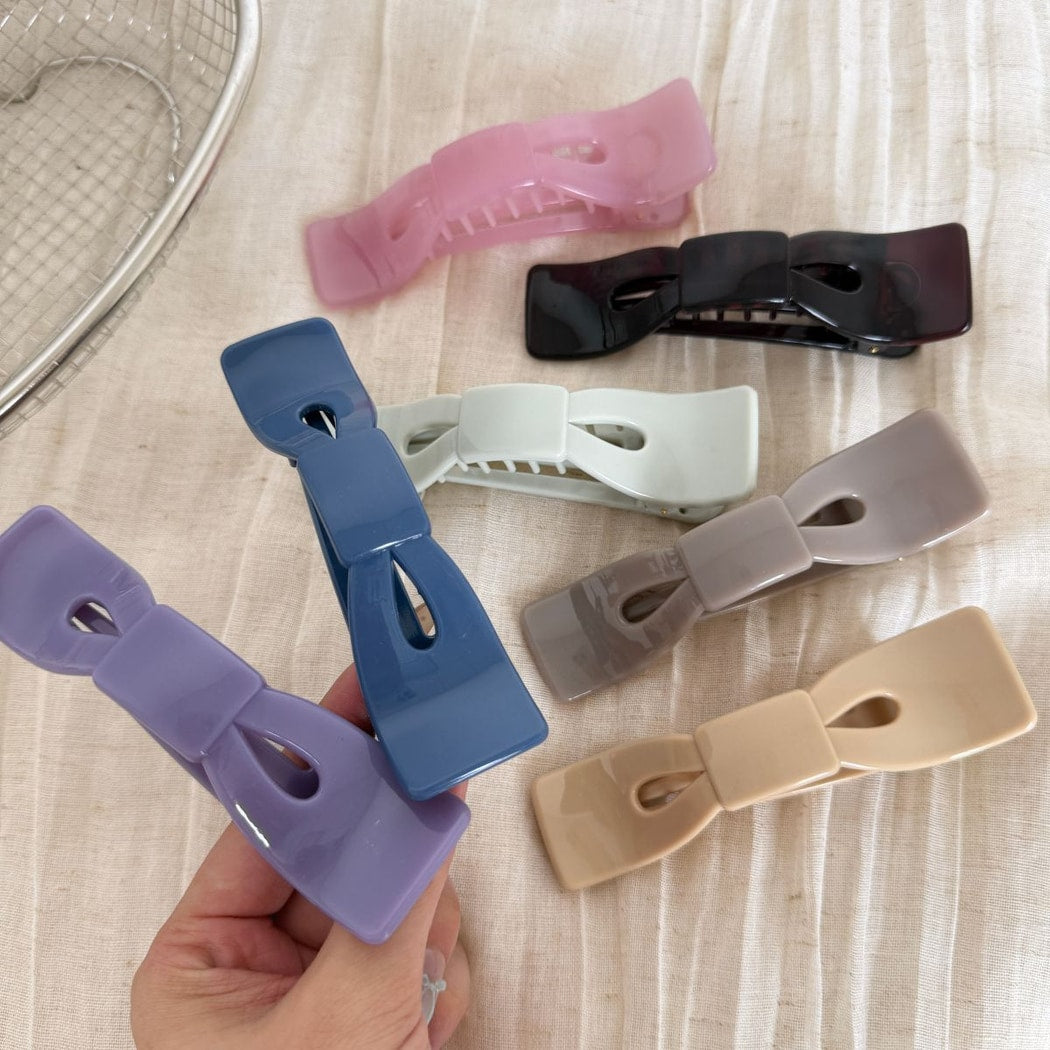 Beau - Glossy Plastic Bow Design Hair Clip