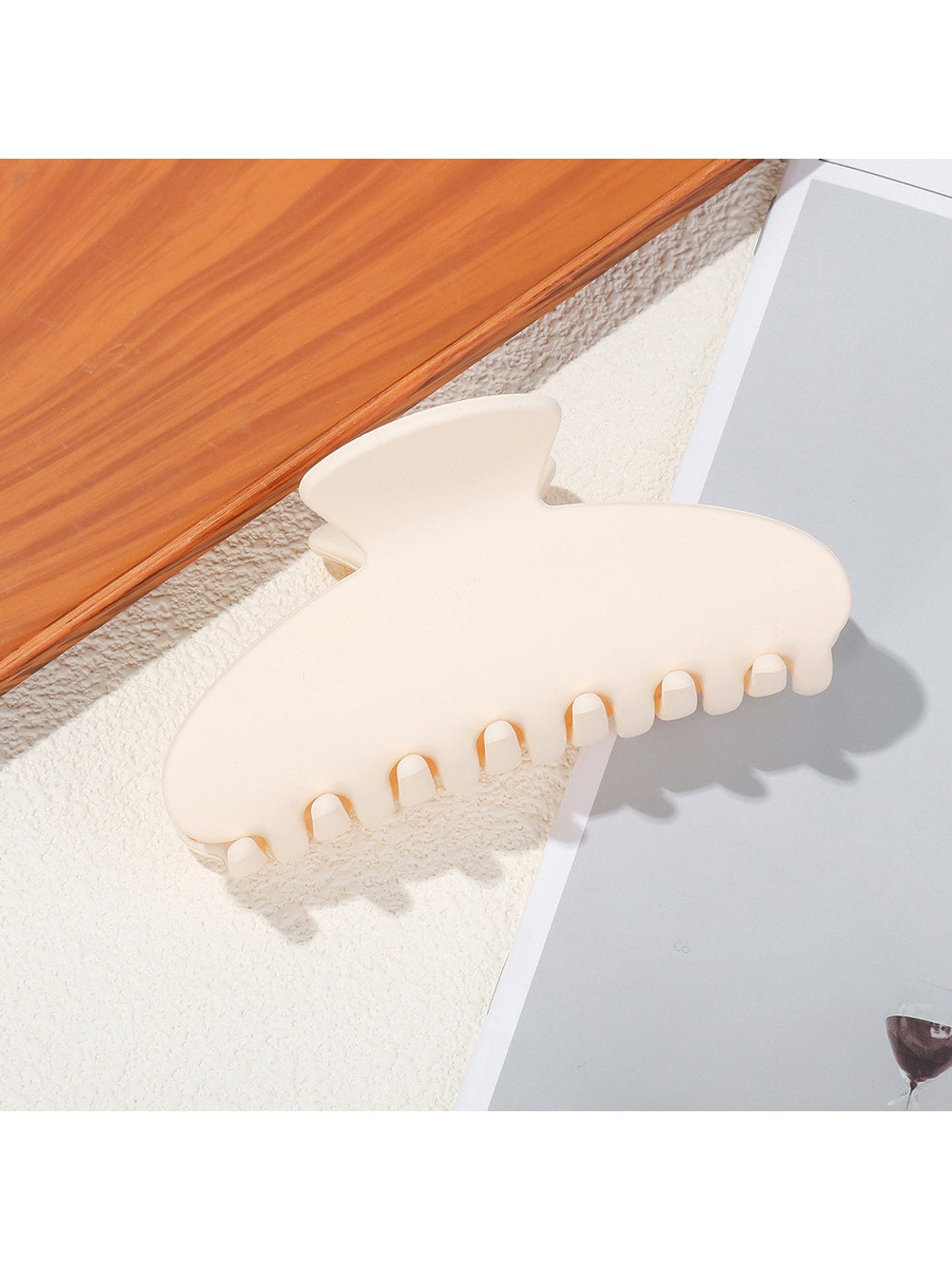 Beau - Matte Plastic Oval Shape Hair Styling Claw Clip