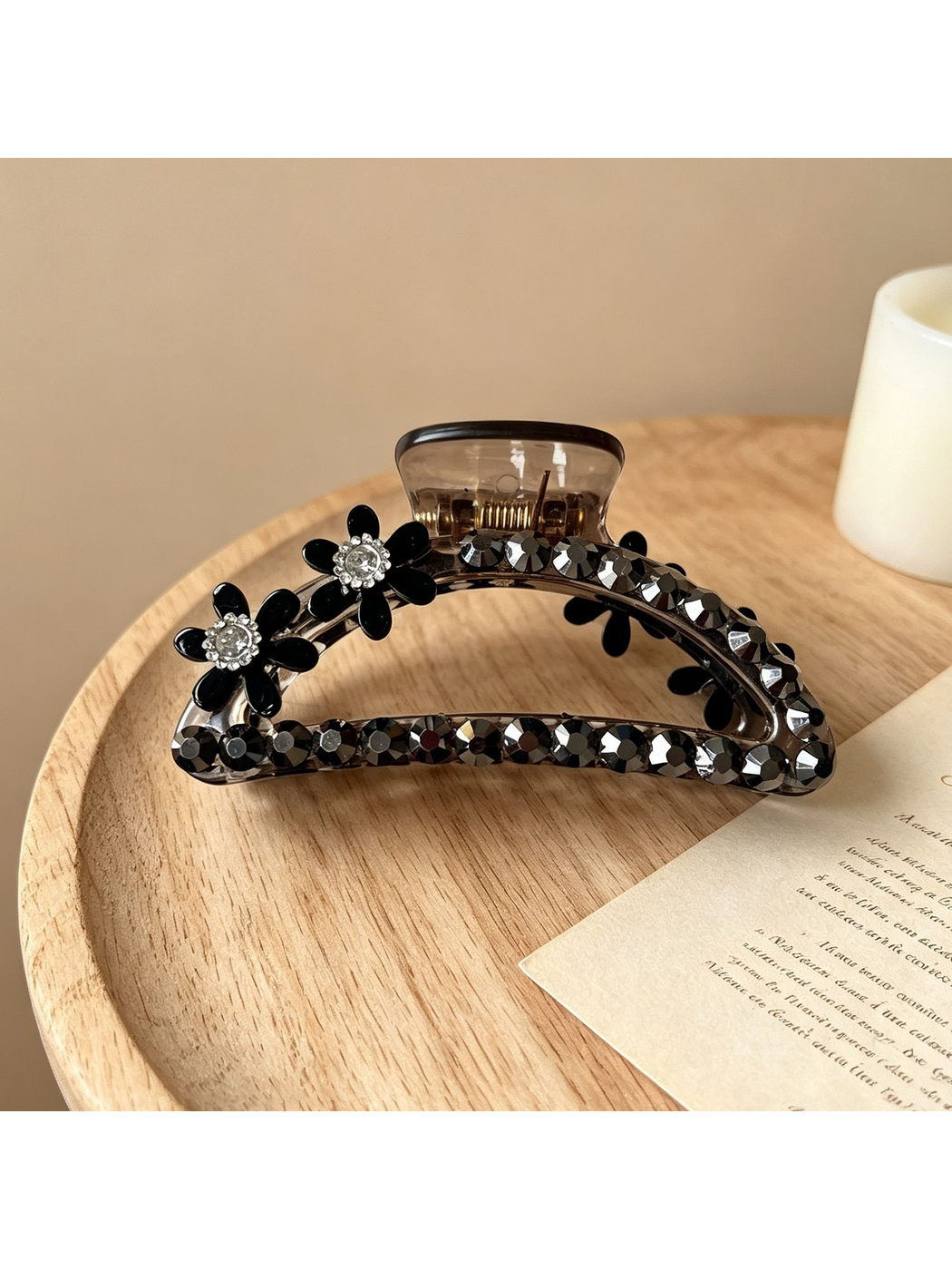 Beau - Floral Detail Plastic Hair Claw Clip