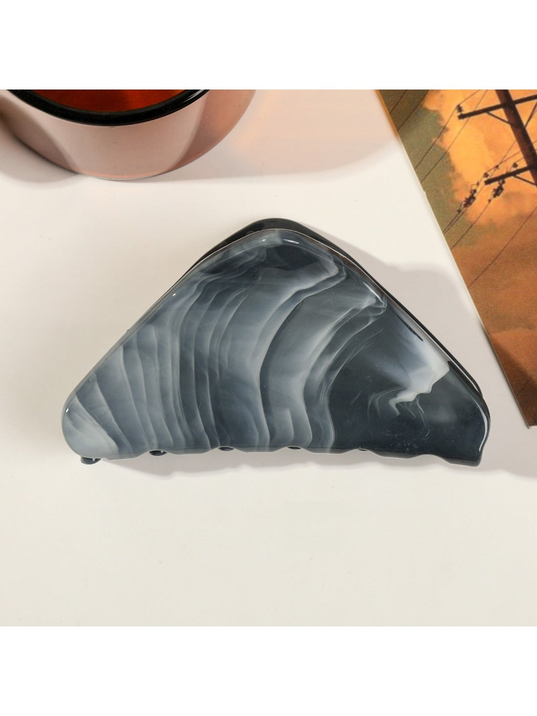 Beau - Marble Pattern Triangular Hair Claw