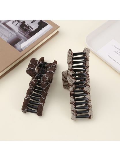 Beau - Large Line Detail Geometric Claw Clip