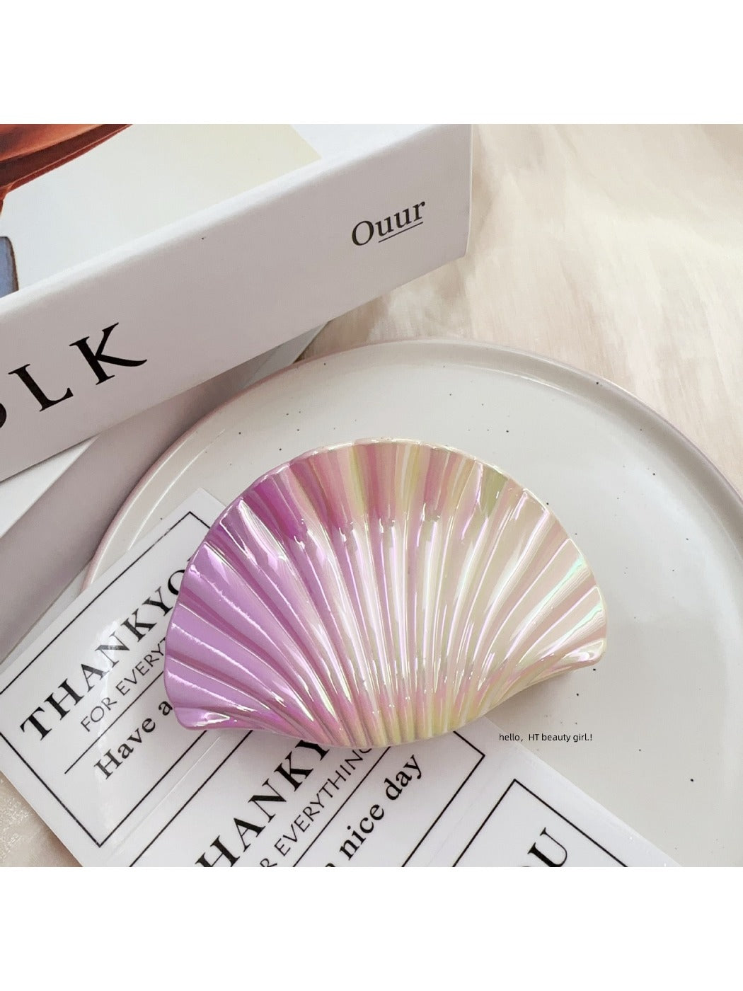 Beau - Elegant Shell Shaped Ombre Claw Clip
