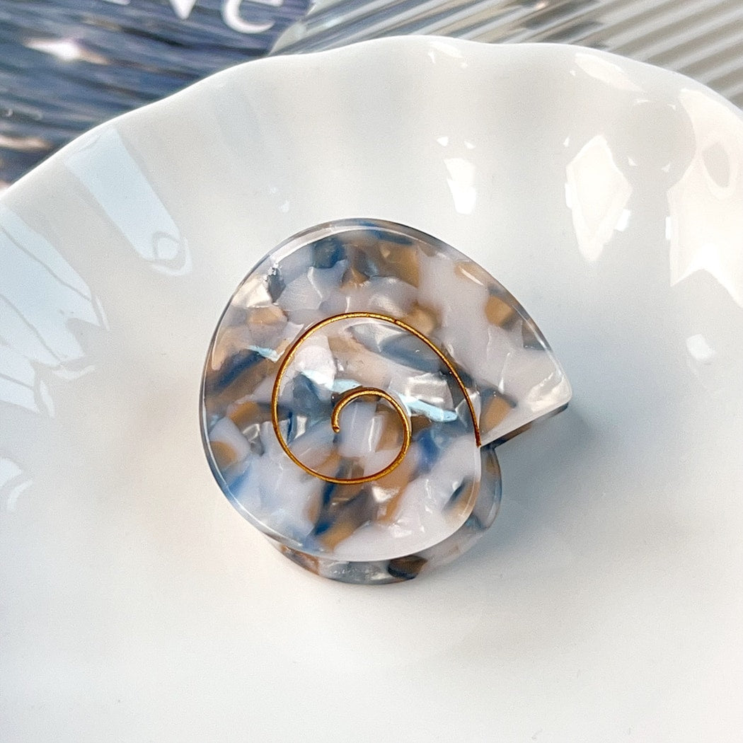 Beau - Geometric Swirl Conch Claw Clip