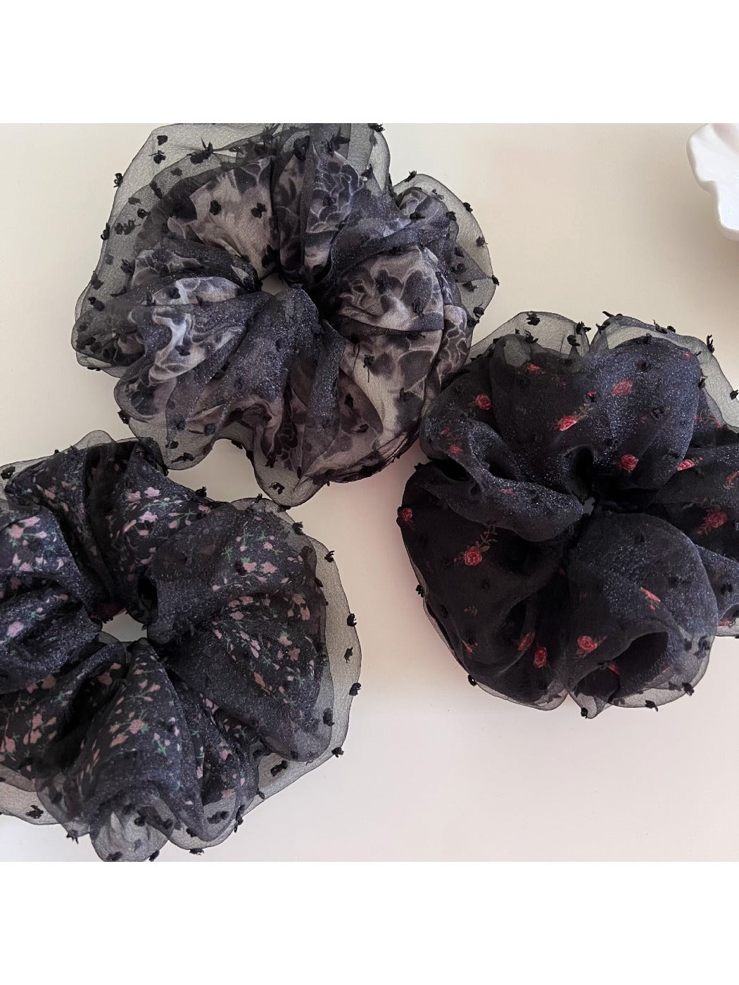 Gifty - Polka Dot Black Hair Tie