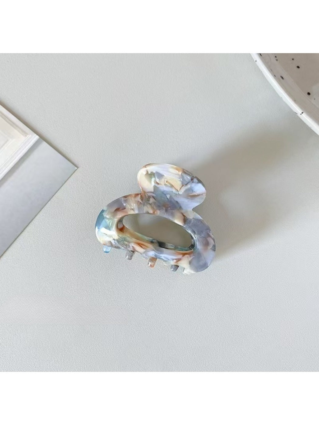 Beau - Hollowed Out Oval Shaped Claw Clip