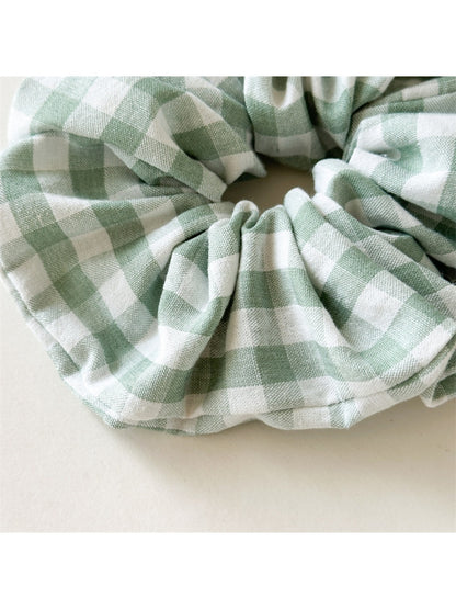 Gifty - Floral Checkered Hair Scrunchie