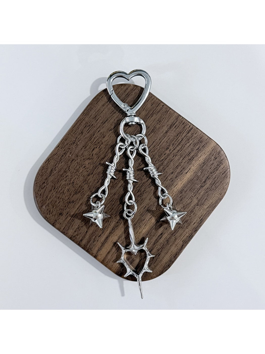 Keypus - Retro Style Hollow Heart Chain Bag Charm Keychain