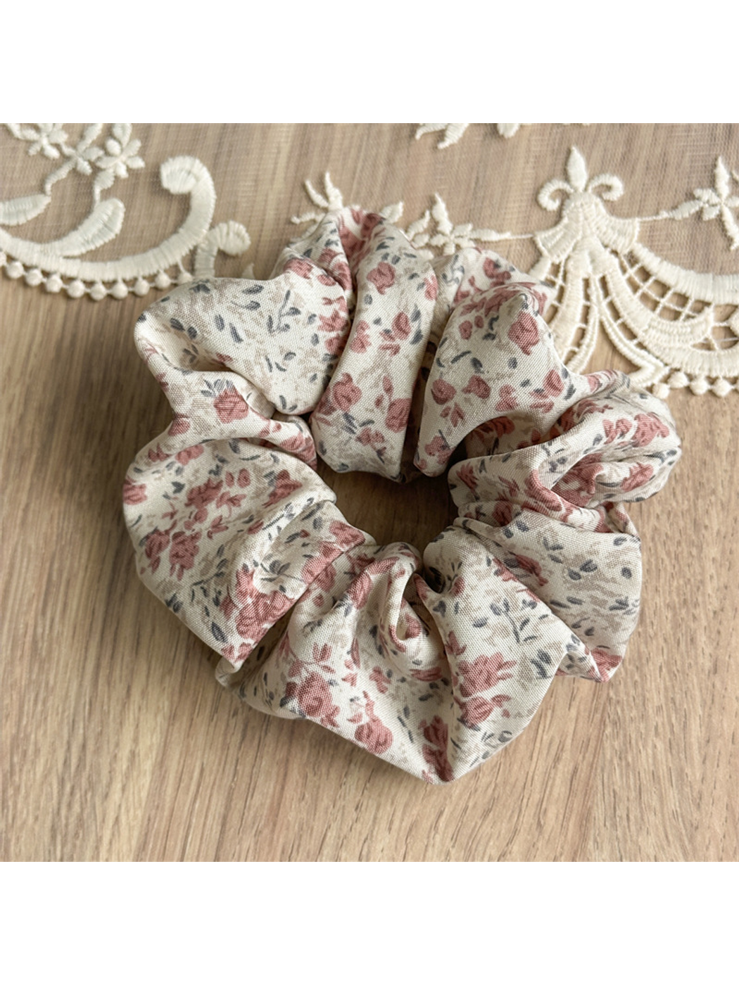 Gifty - Plant Floral Fabric Ponytail Style Scrunchie