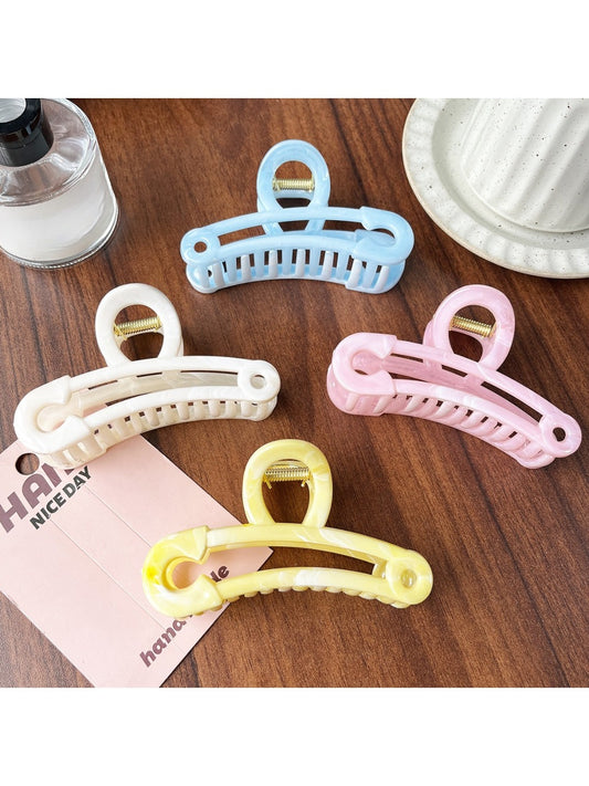 Beau hollow paperclip shape claw clip in gold metal on white background