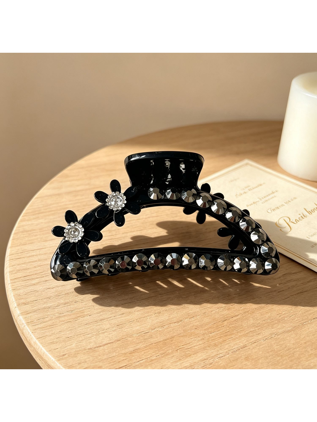 Beau - Floral Detail Plastic Hair Claw Clip