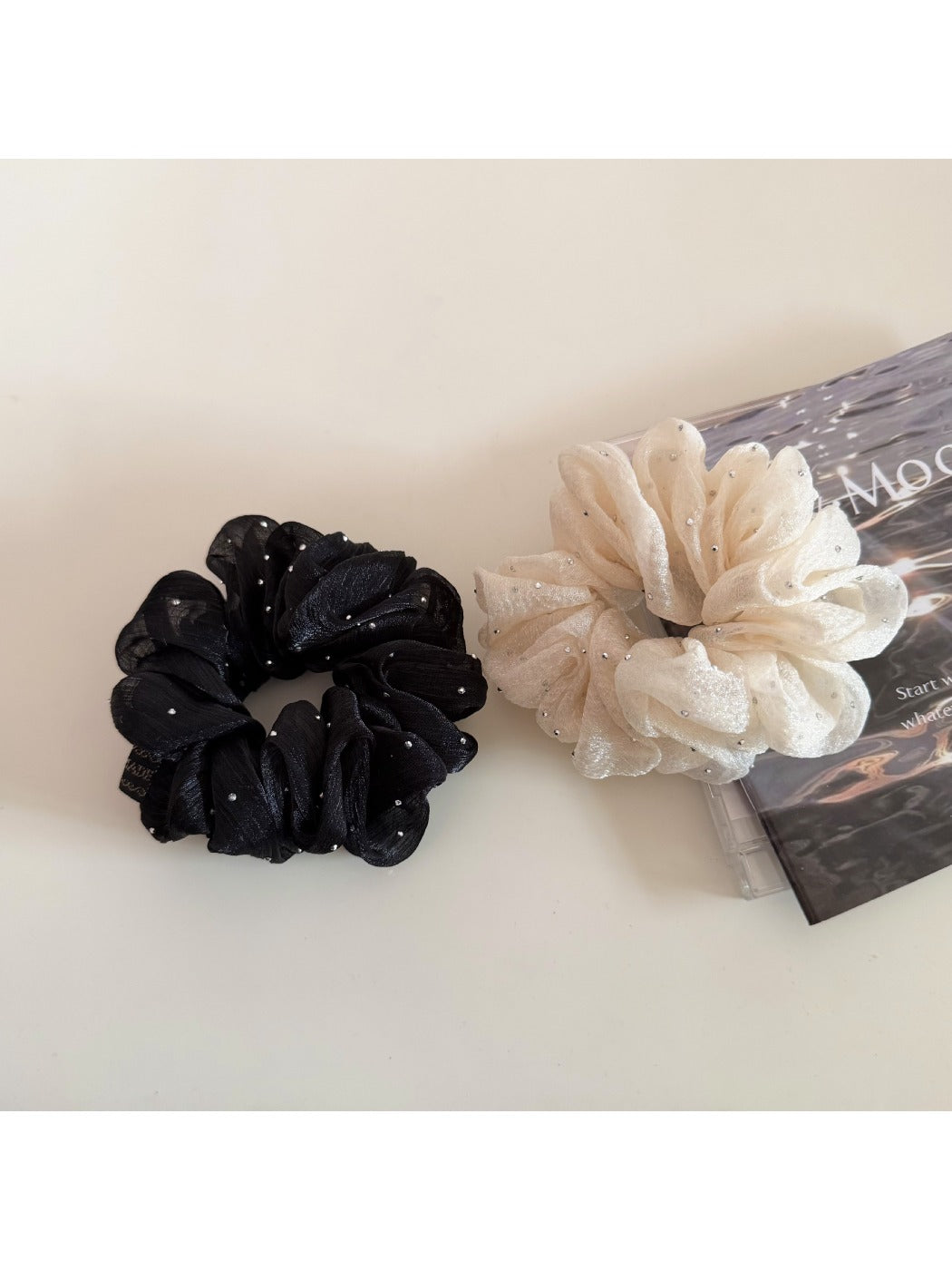 Gifty - Minimalist Solid Color Pleated Scrunchie