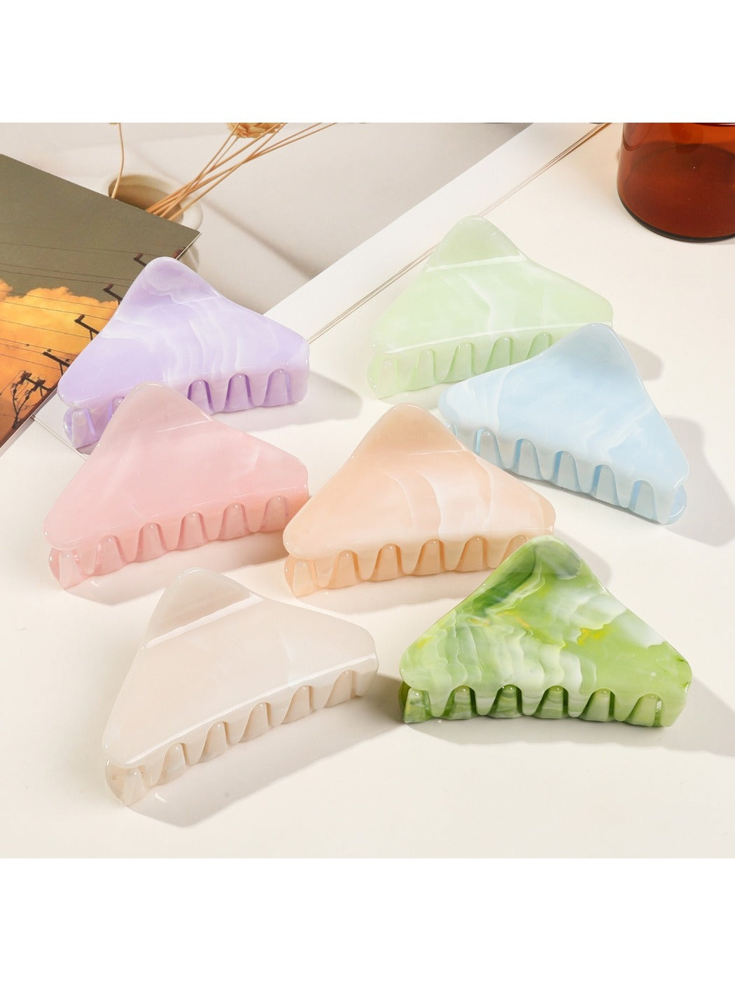 Beau - Marble Pattern Triangular Hair Claw