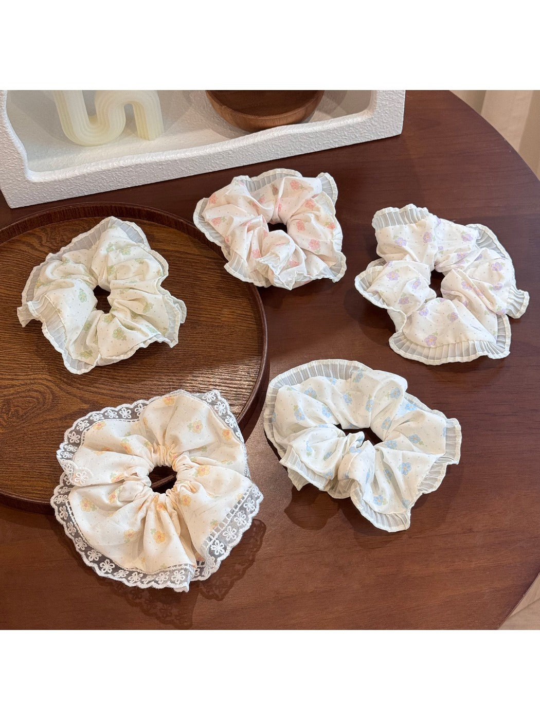 Gifty - Lace Trim Floral Scrunchie Sweet Bow