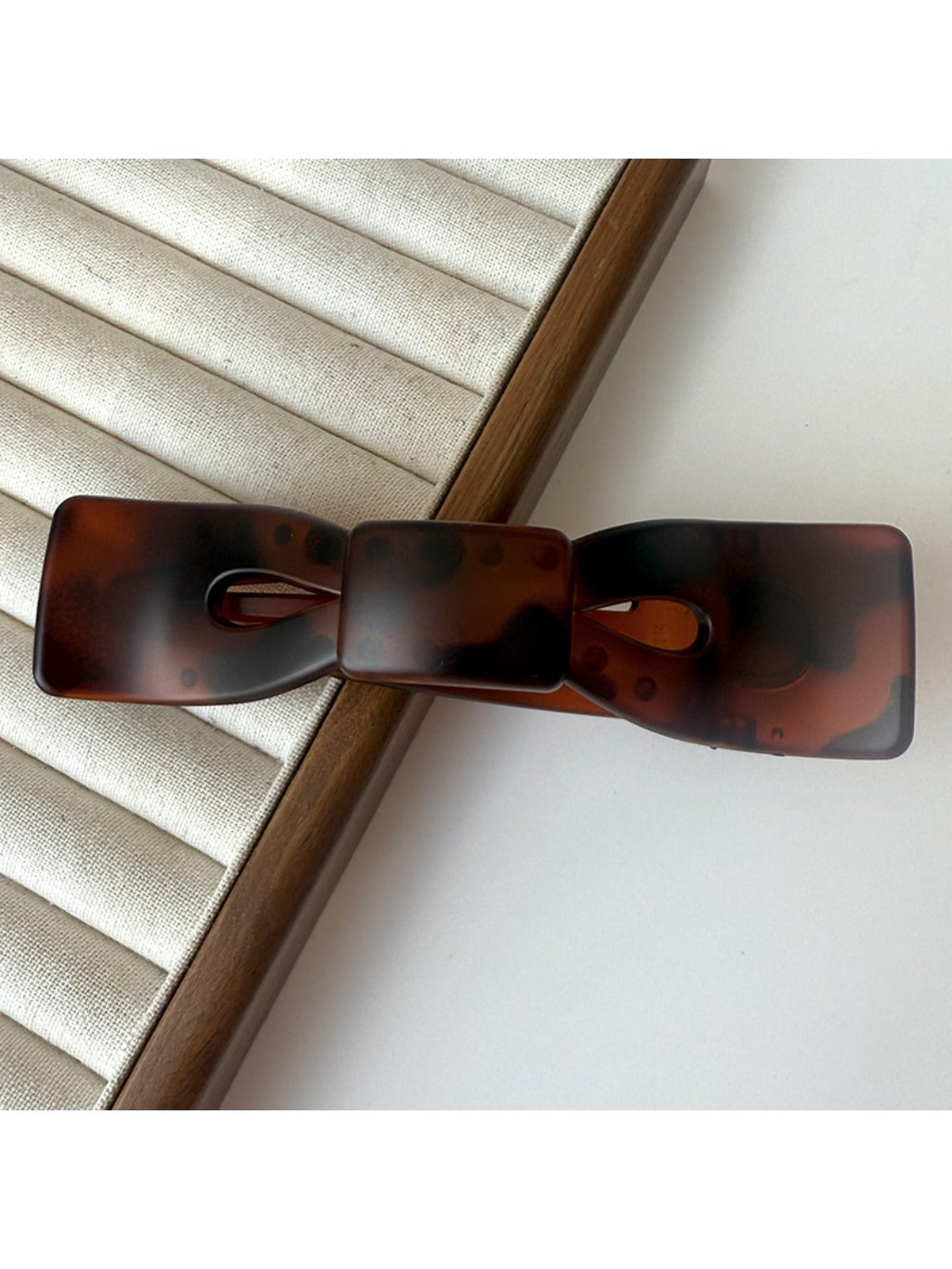 Beau - Minimalist Bow Shaped Hair Claw Clip