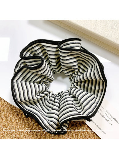 Gifty - Elegant Grey Striped  Scrunchies