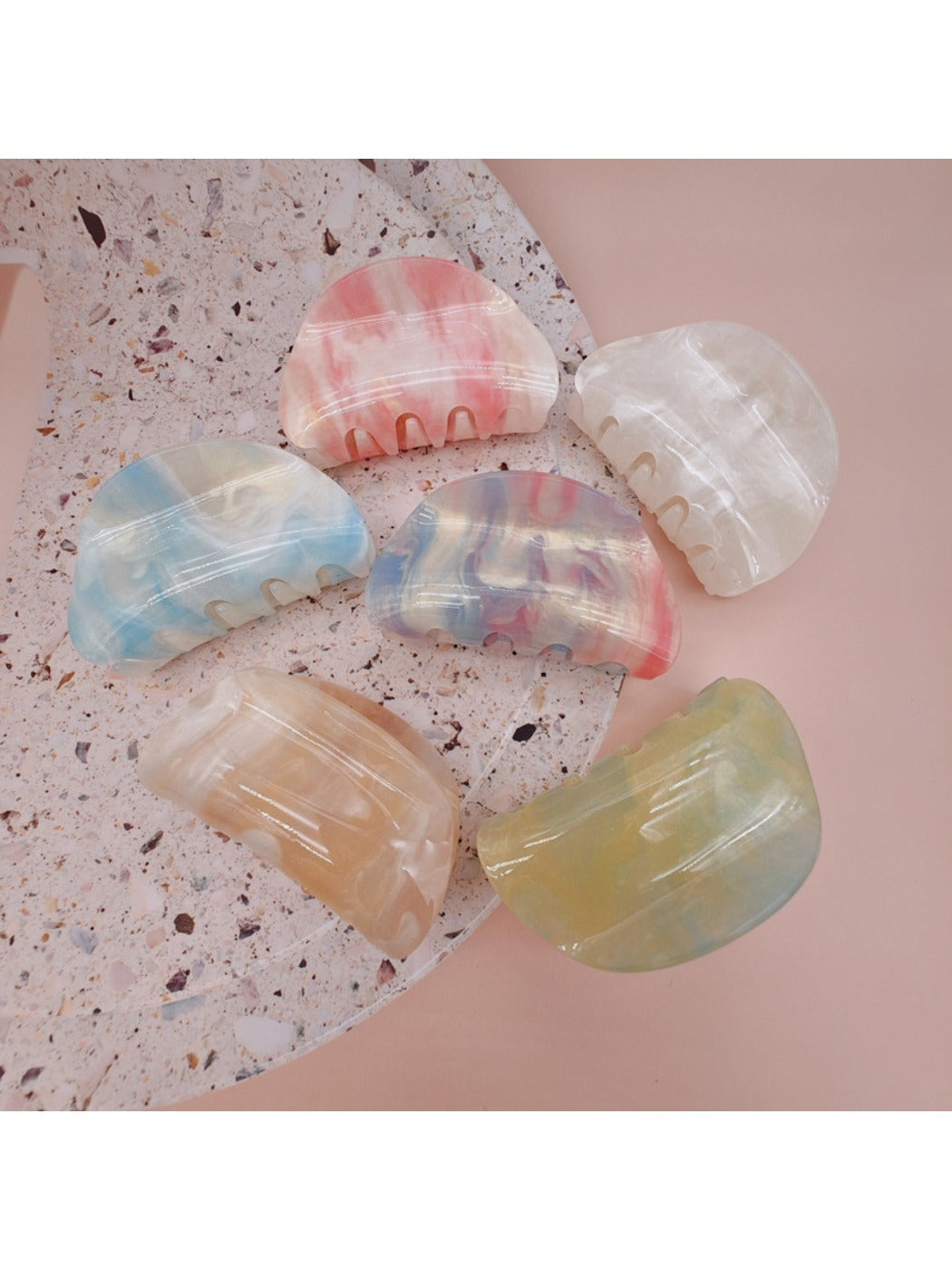 Beau gradient acrylic hair clip with smooth curved design in pastel colors