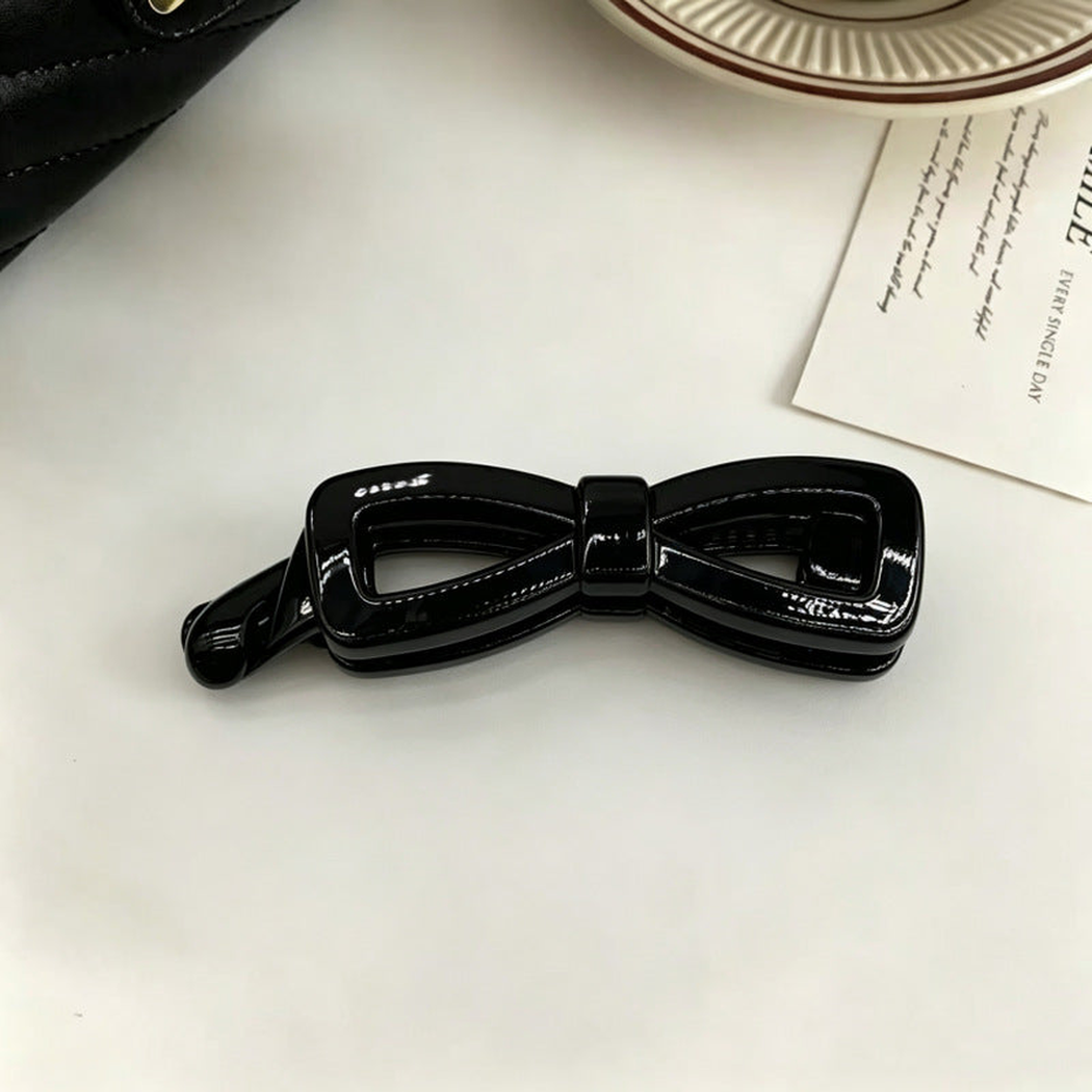 Beau - Bow Openwork Banana Clip