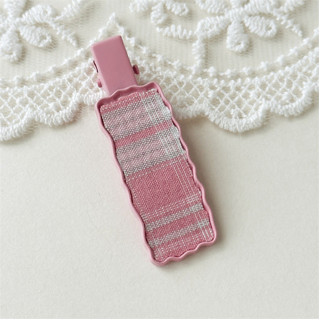 Beau - Pink-Plaid Scalloped Alligator Hair Clip