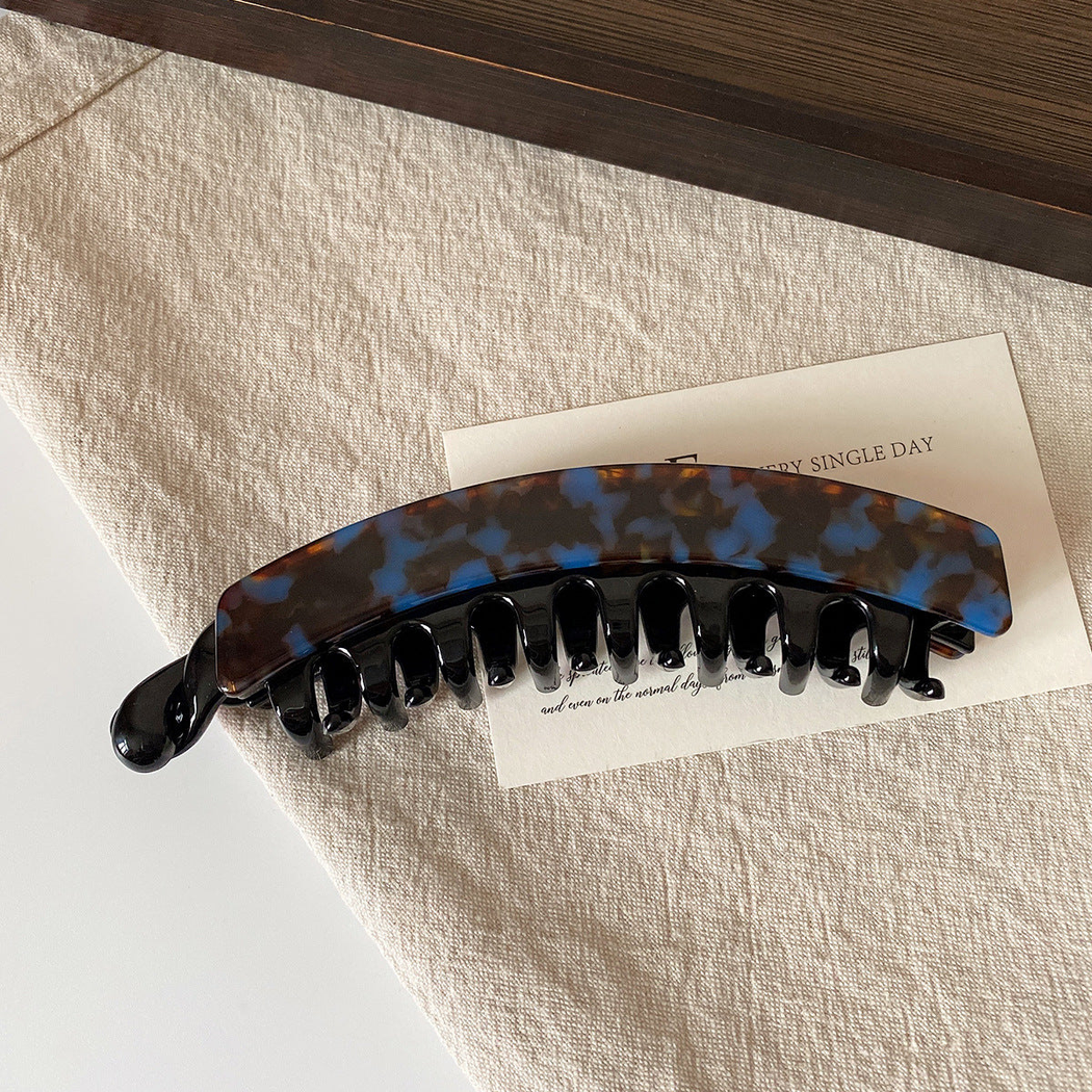 Beau - Curved Marbled Banana Hair Clip