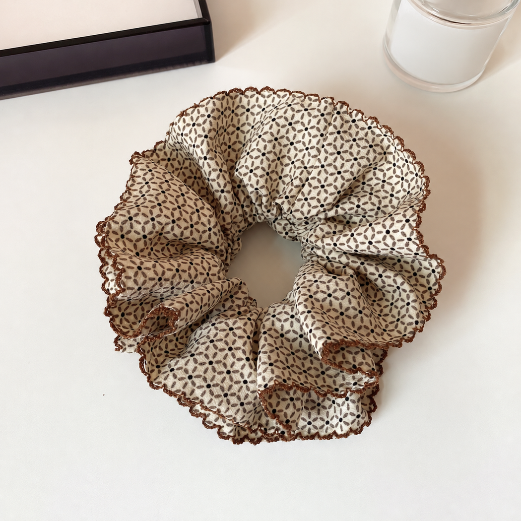 Gifty - Brown Floral Scrunchie