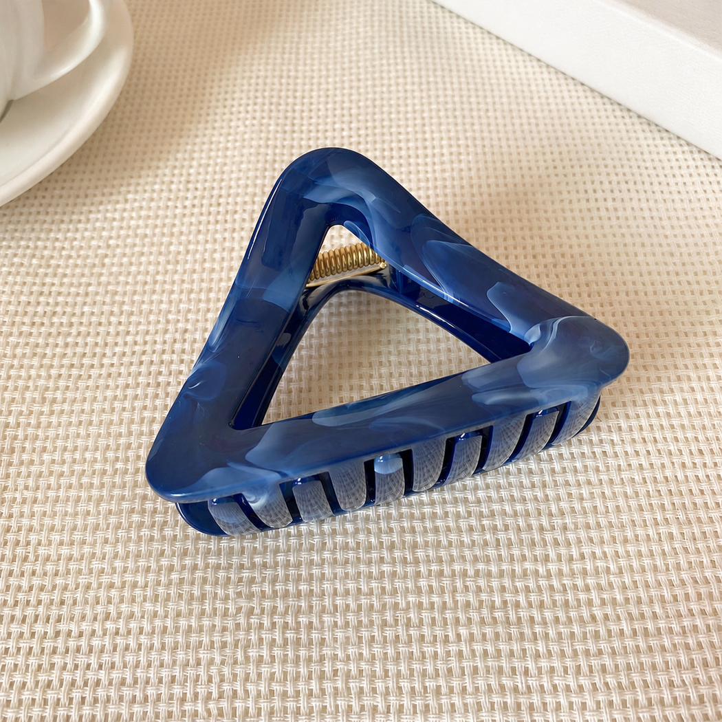 Beau - Triangular Openwork Hair Claw