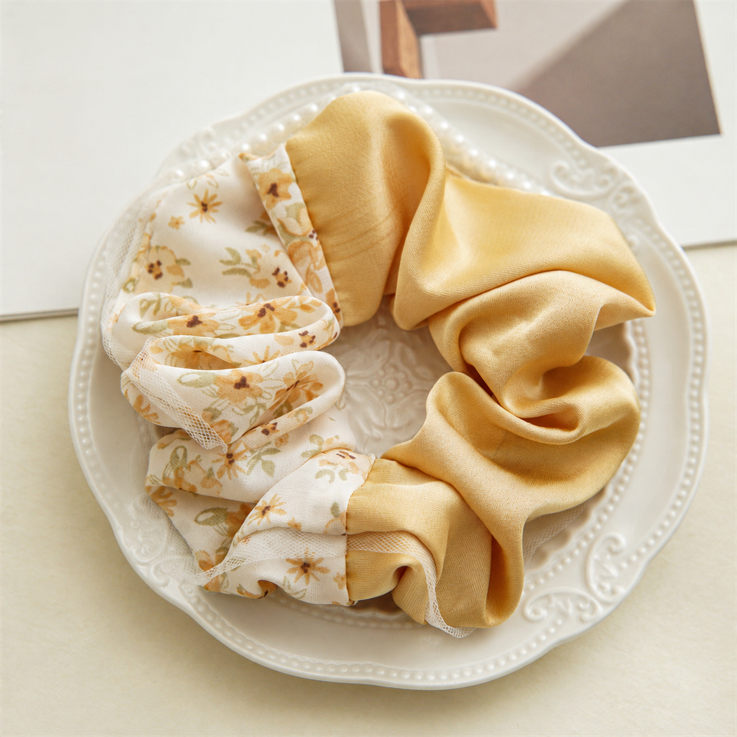 Gifty - Floral Two-Tone Scrunchie