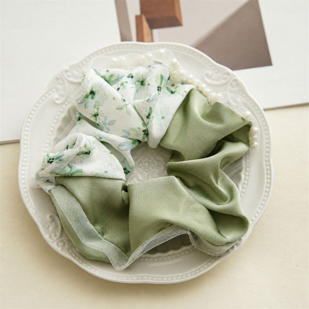 Gifty - Floral Two-Tone Scrunchie