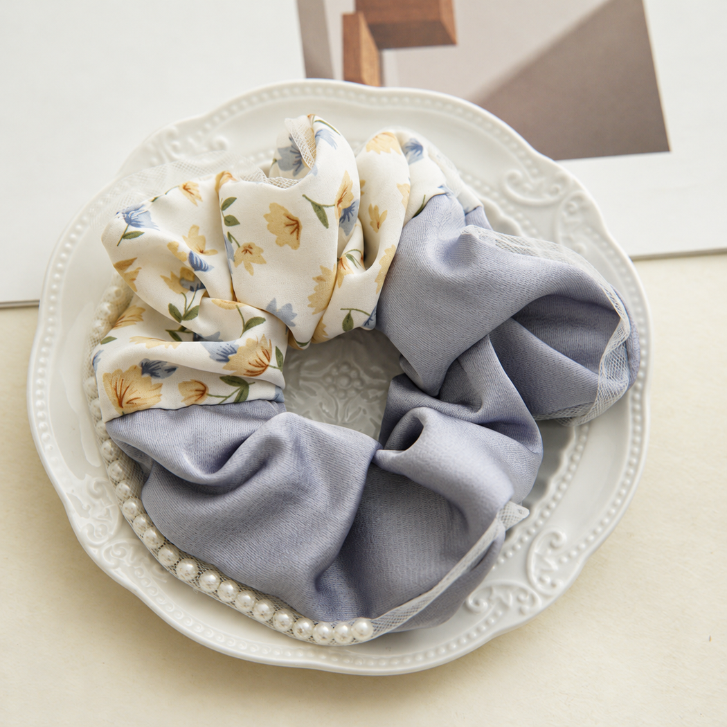 Gifty - Floral Two-Tone Scrunchie