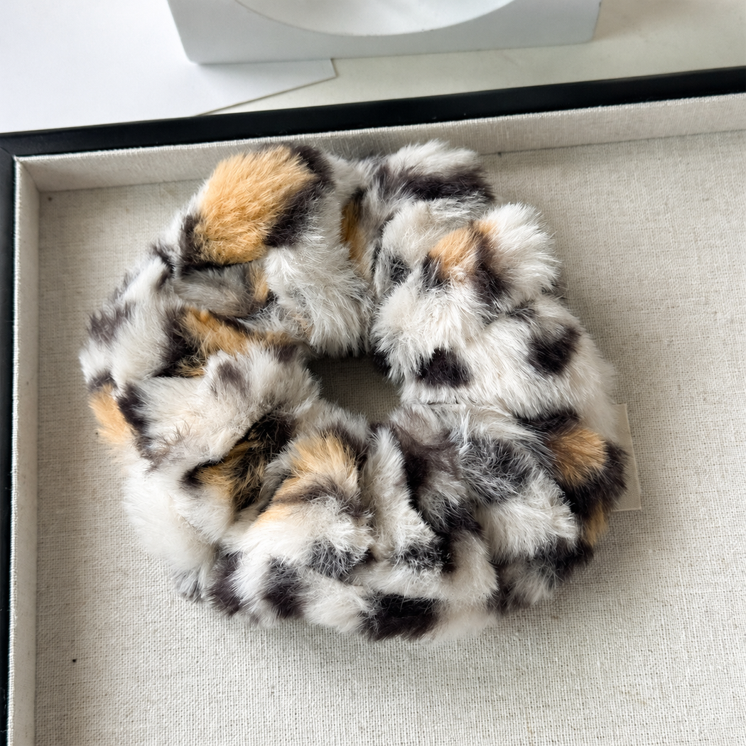 Gifty - Fluffy Gathered Scrunchie