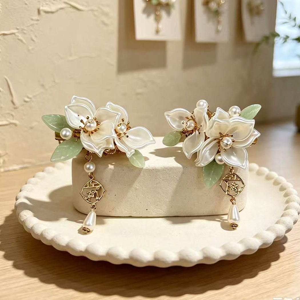 Beau - Magnolia Leaf-Accent Hair Clip Pair