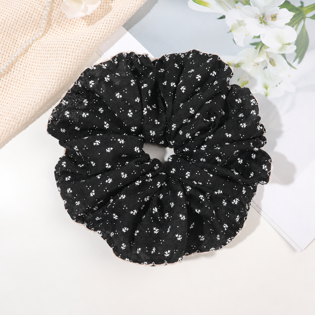 Gifty - Floral Plaid Ruffle-Edge Scrunchie