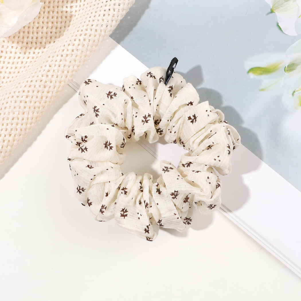 Gifty - Floral Plaid Ruffle-Edge Scrunchie