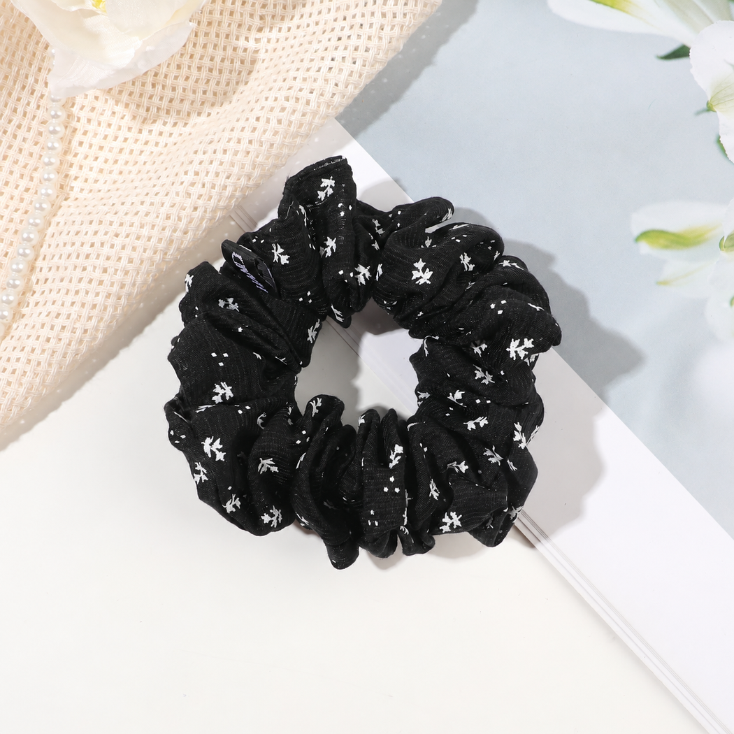 Gifty - Floral Plaid Ruffle-Edge Scrunchie