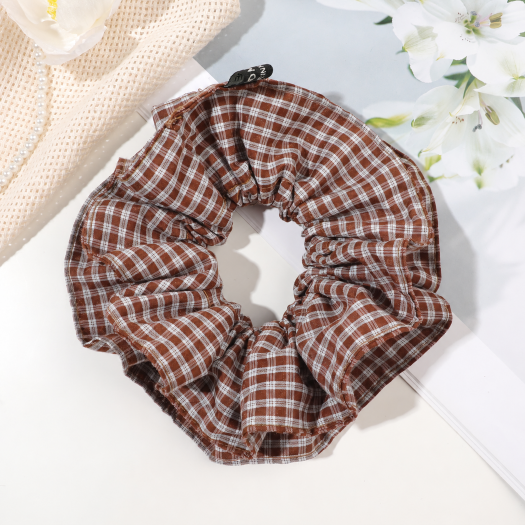 Gifty - Floral Plaid Ruffle-Edge Scrunchie