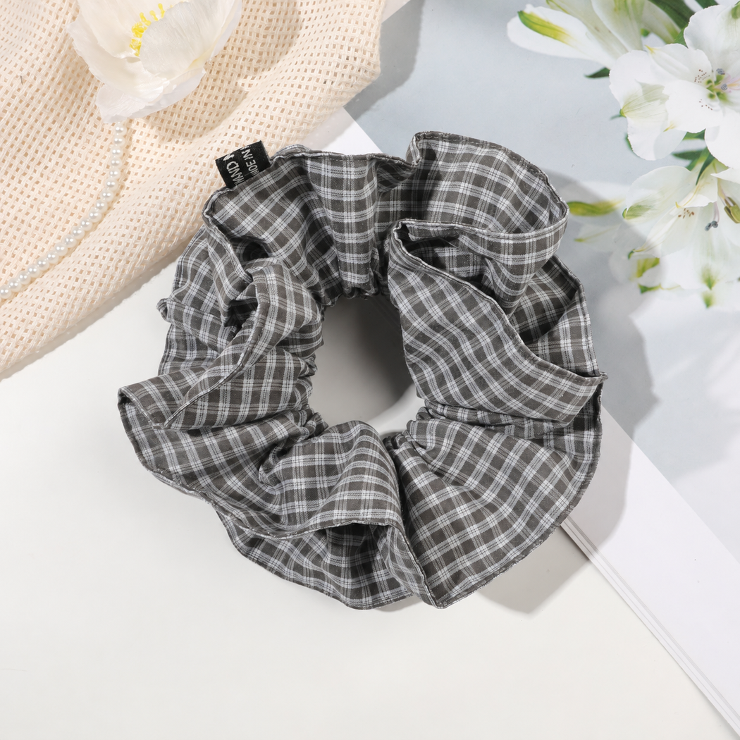Gifty - Floral Plaid Ruffle-Edge Scrunchie