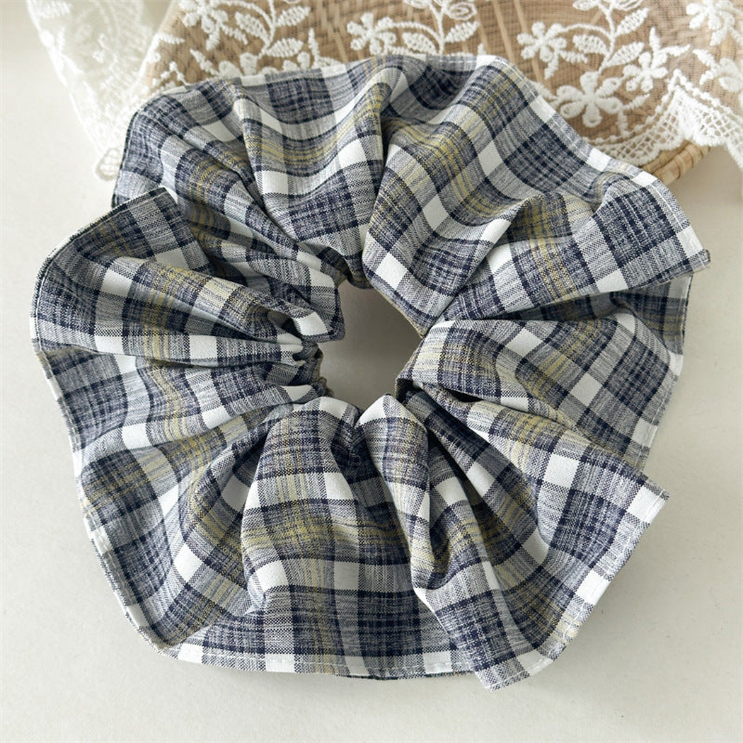 Gifty - Plaid Wide-Ruffle Scrunchie