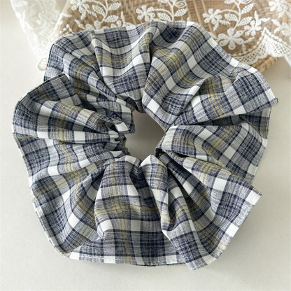 Gifty - Plaid Wide-Ruffle Scrunchie
