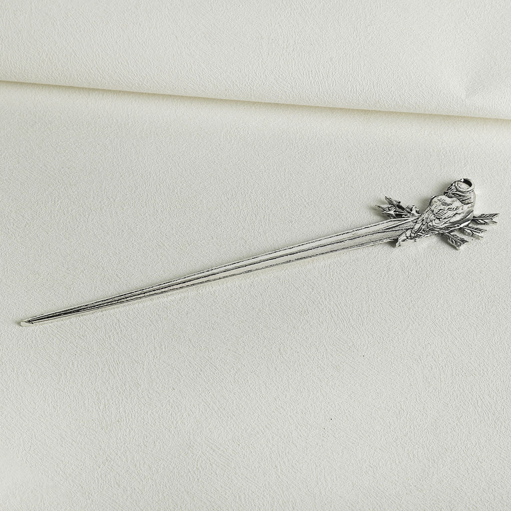 Beau - Sculpted-Top Engraved Hair Stick