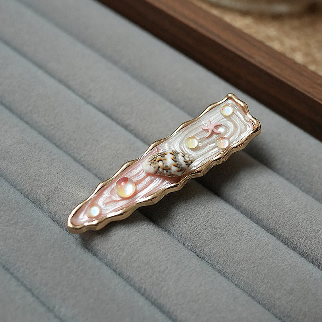 Beau - Shell-Motif Starfish-Motif Alligator Hair Clip