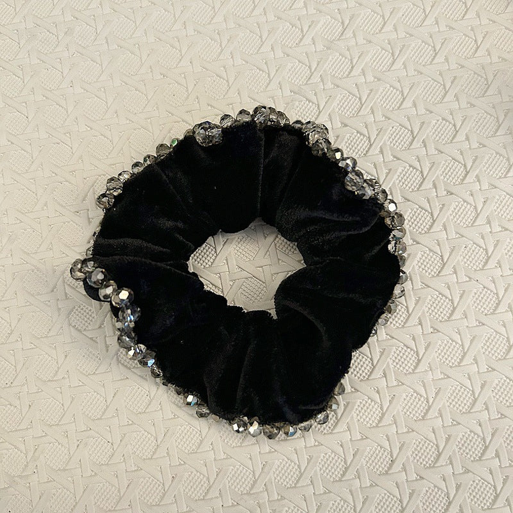 Gifty - Ruched Silhouette Faceted Bead Edge Scrunchie