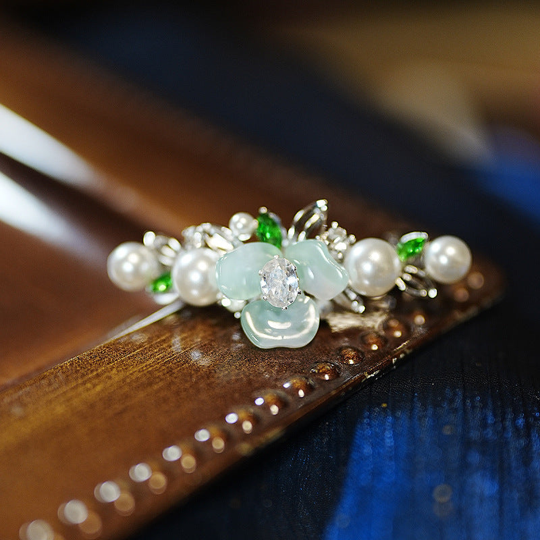 Beau - Floral Beaded Spring Hair Clip