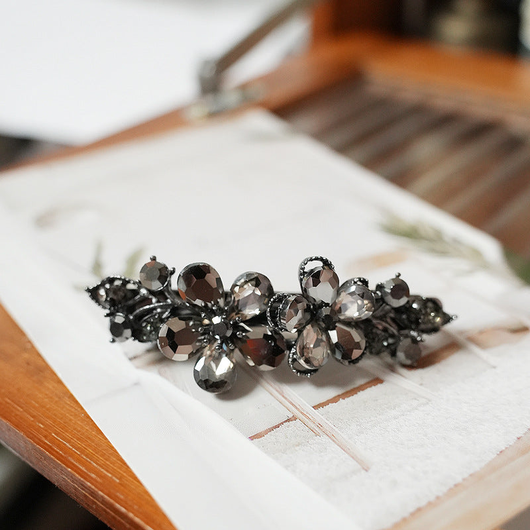 Beau - Floral Teardrop-Petal Spring Hair Clip