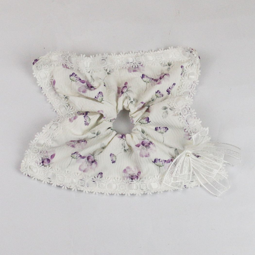 Gifty - Floral Square-Bow Scrunchie