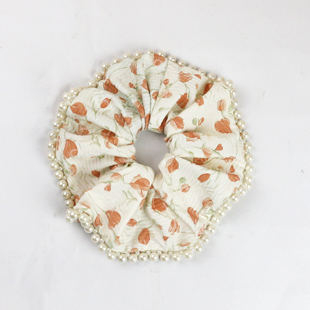 Gifty - Floral Beaded-Edge Scrunchie