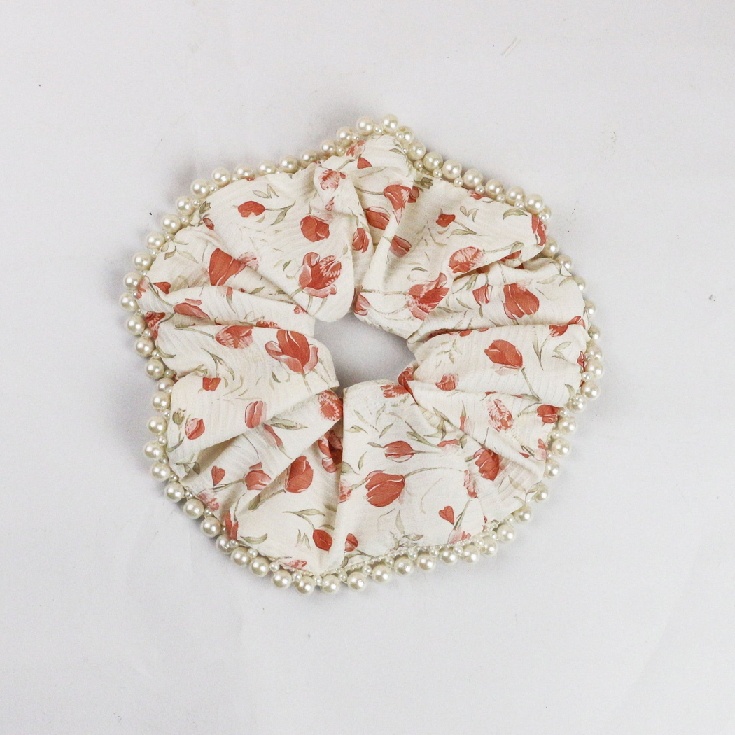 Gifty - Floral Beaded-Edge Scrunchie
