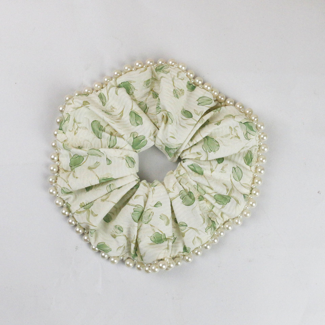 Gifty - Floral Beaded-Edge Scrunchie