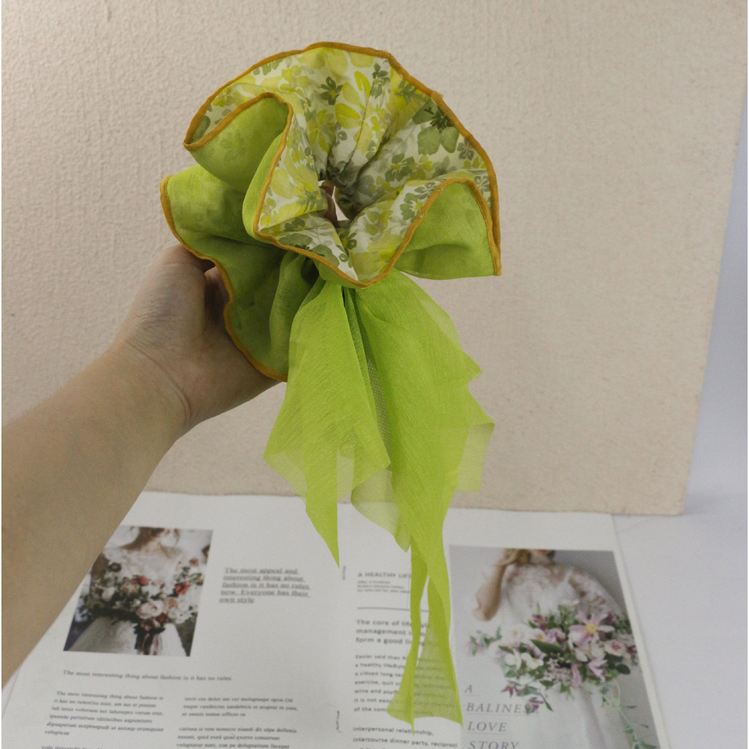 Gifty - Floral Long-Tail Scrunchie