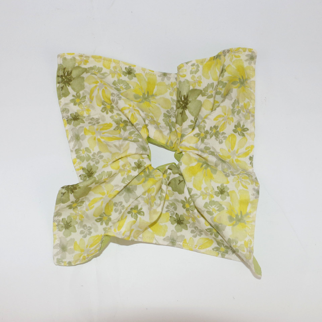 Gifty - Floral Four-Point Scrunchie